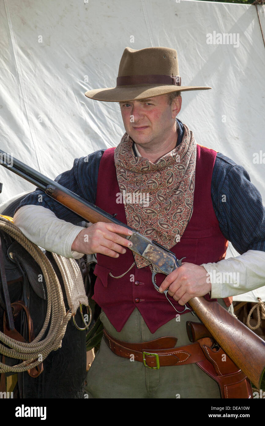 Ingleton, UK 14. September, 2013. Philip Twaites Cowboy in Ingleton's Wild West Wochenende mit dem Amerikanischen Bürgerkrieg Gesellschaft mit lebendiger Geschichte zeigt und Re-enactments. Union und Verbündete Soldaten das Tragen der Uniformen und Waffen der Zeit. Stockfoto