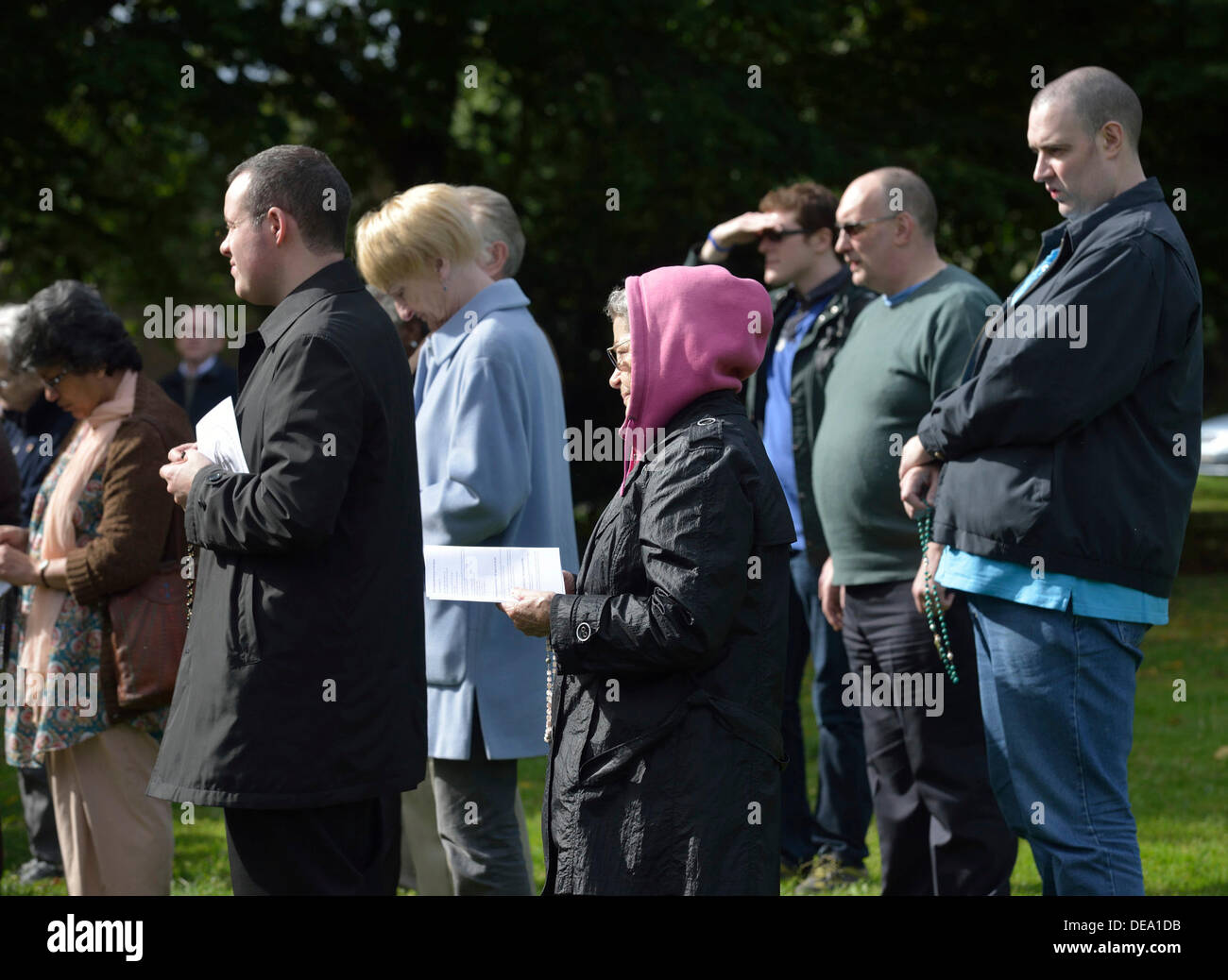 Manchester, UK. 14. September 2013. Der Manchester-Zweig der Legion Mariens, hält seinen 40. fast der Rosenkranz-Rallye in Fallowfield, Platt Fields Park, Manchester. Der Legion Mariens ist eine weltweit römisch-katholische Organisation von Männern und Frauen, die die Praxis des Glaubens in Union mit Maria, der Muttergottes ermutigt.  Bildnachweis: John Fryer/Alamy Live-Nachrichten Stockfoto