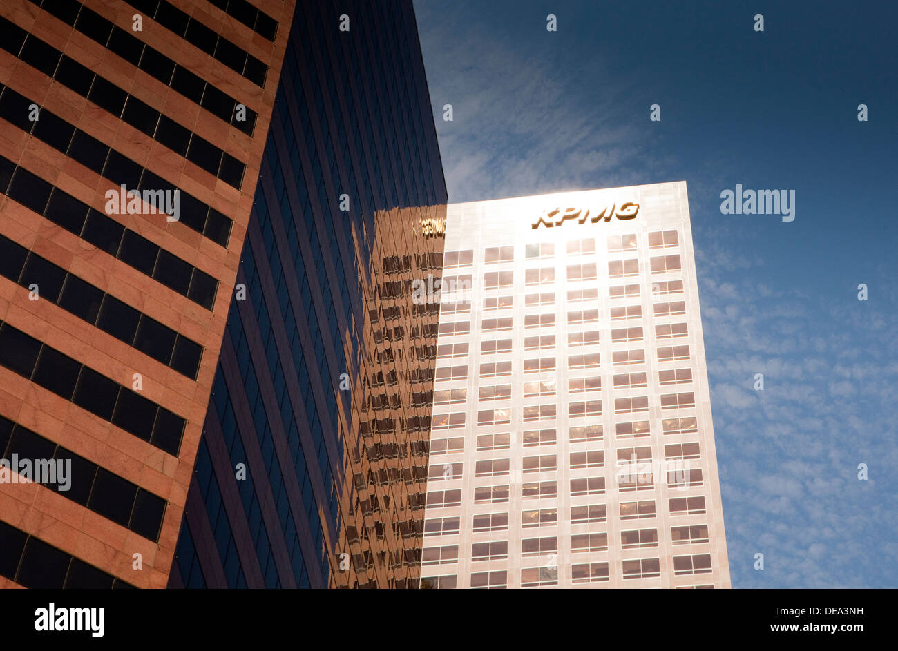 Ein Blick auf die KPMG-Gebäude in der Innenstadt von Los Angeles, Kalifornien Stockfoto