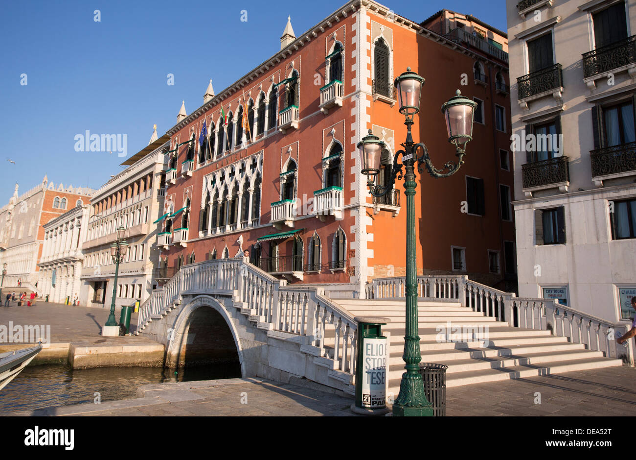 BRÜCKE IN DER NÄHE VON HOTEL DANIELI, SAN MARCO, VENEDIG, ITALIEN Stockfoto