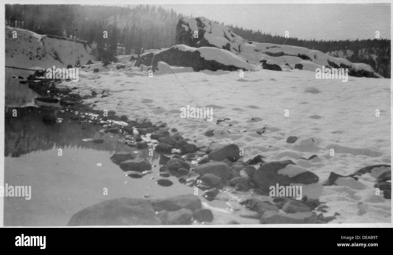 Dieses Foto zeigt das Centre Gerome Riff aus nordöstlicher Sicht im Columbia River. Das Bild zeigt die natürlichen Merkmale und geologischen Formationen des Flusses. Stockfoto