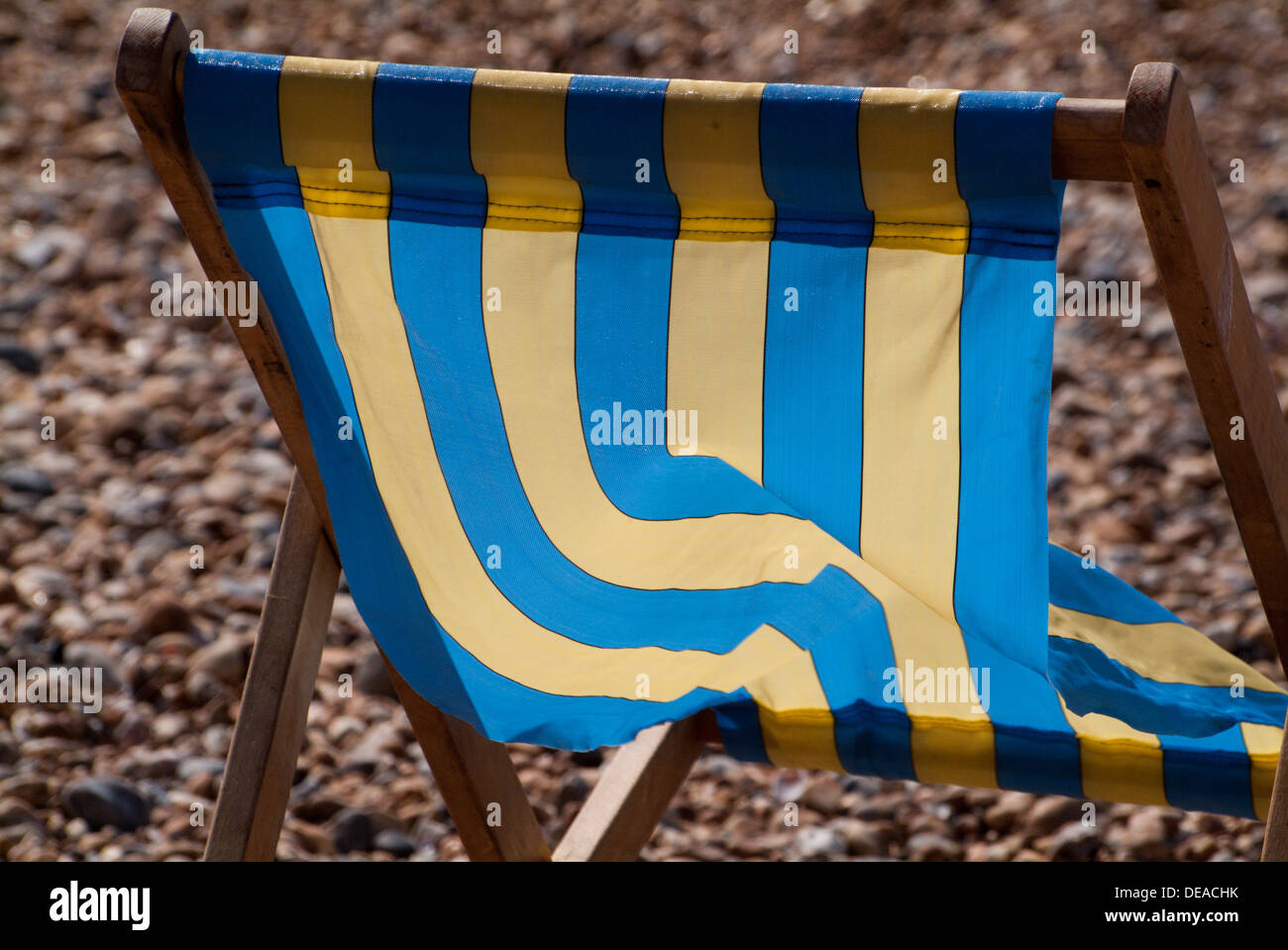 Blaue & gelbe Liegestuhl Stockfoto