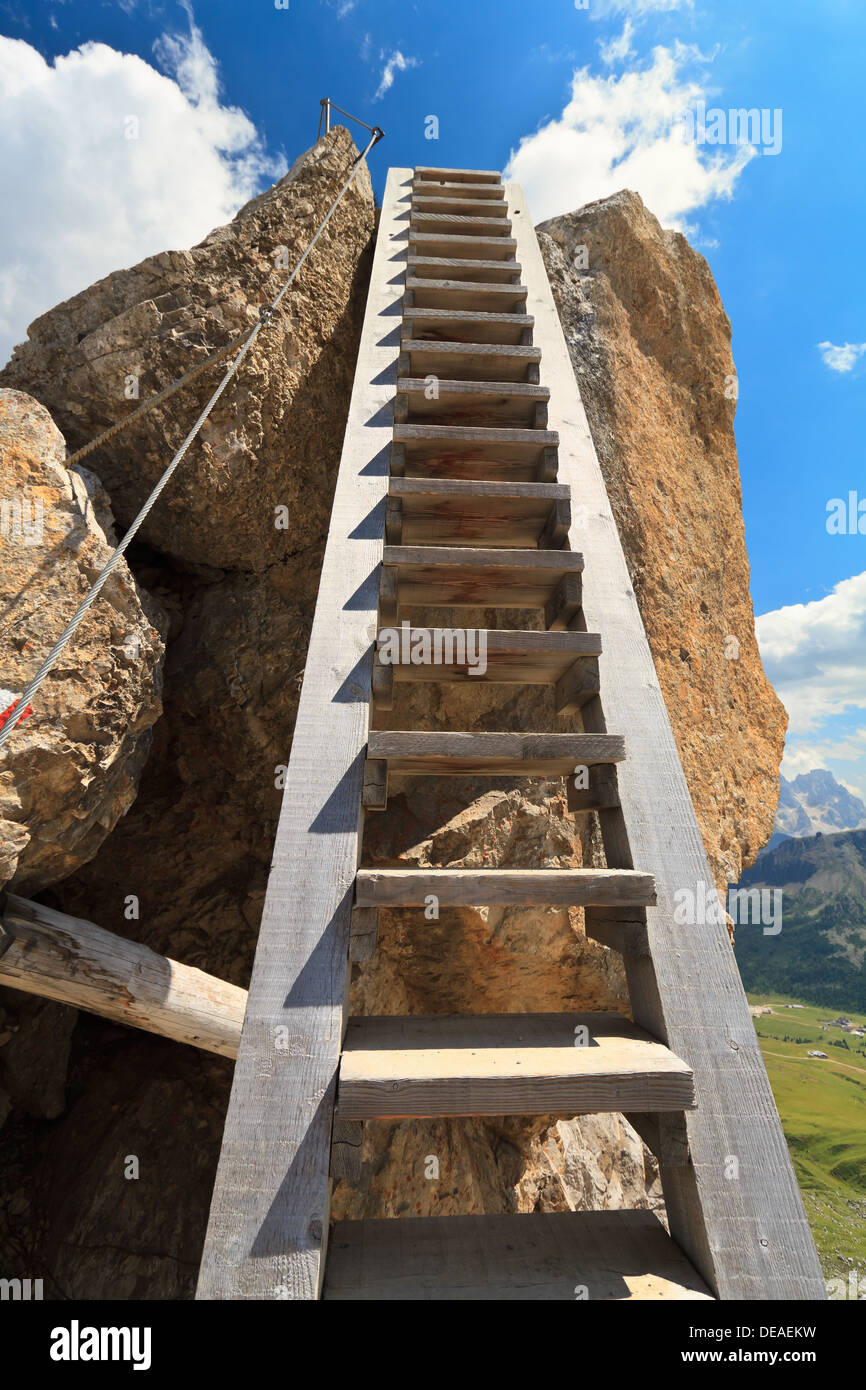 große Holzleiter in Bepi Zac Klettersteig, Trentino, Italien Stockfoto