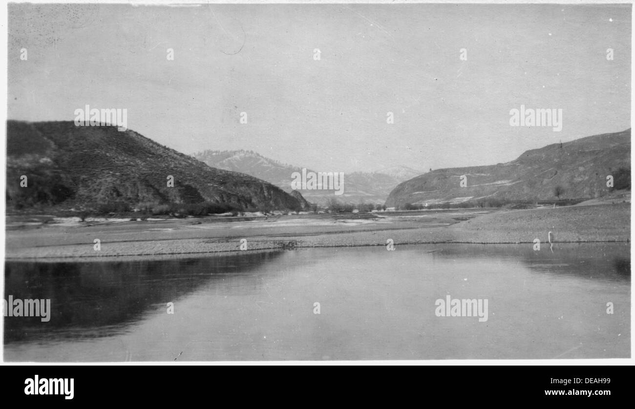 Die Mündung des San Poil River, an Mile 131 3/4 entlang des Columbia River, ist ein landschaftlich reizvoller Ort im pazifischen Nordwesten, der für seine natürliche Schönheit und geografische Bedeutung bekannt ist. Stockfoto