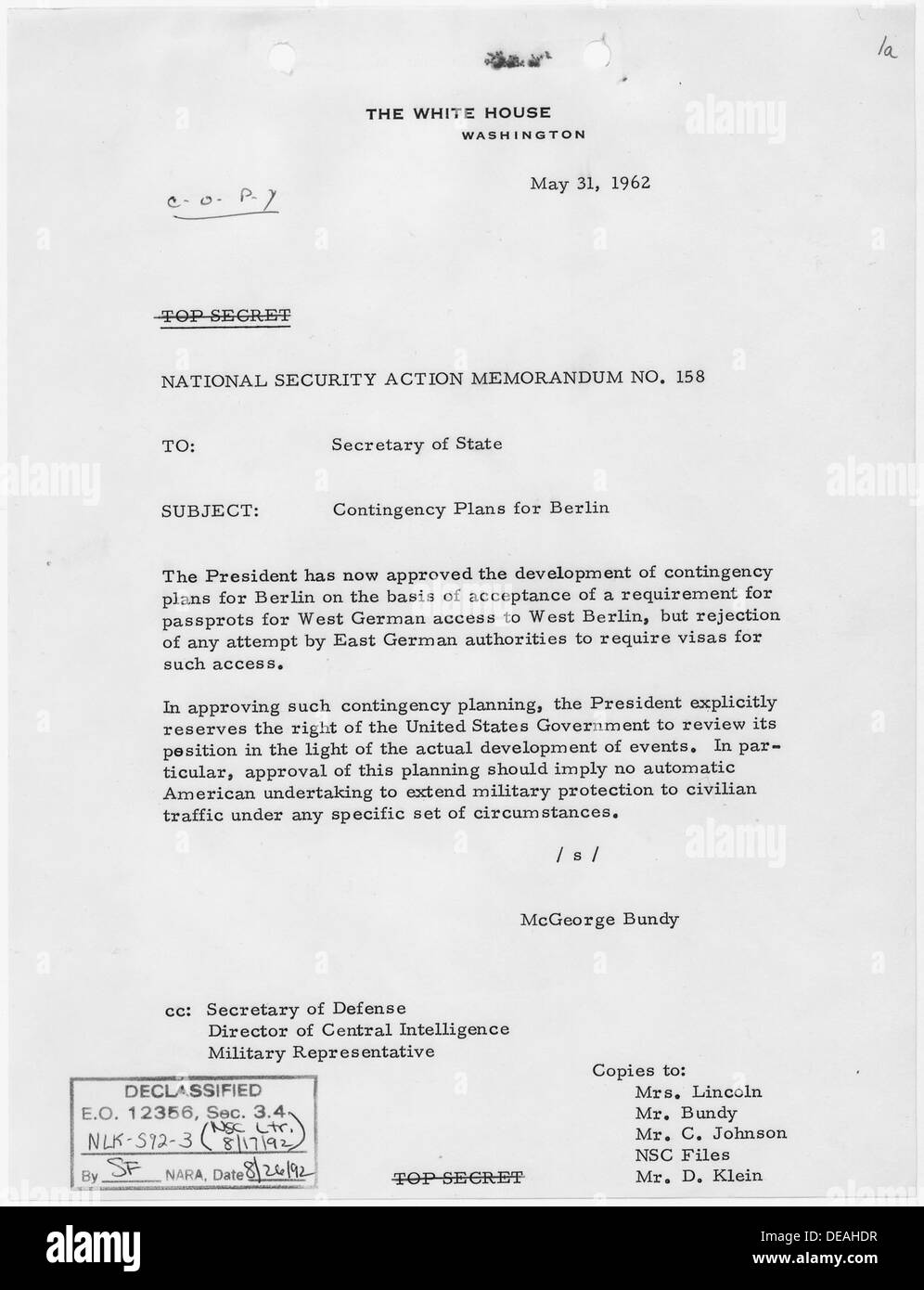 Das nationale Sicherheitsaktionsmorandum Nr. 158 enthält Notfallpläne für Berlin, in denen die US-Strategien für den Fall einer Krise während des Kalten Krieges behandelt werden. Dieses Dokument ist Teil der laufenden politischen Strategien in der angespannten geopolitischen Umgebung. Stockfoto