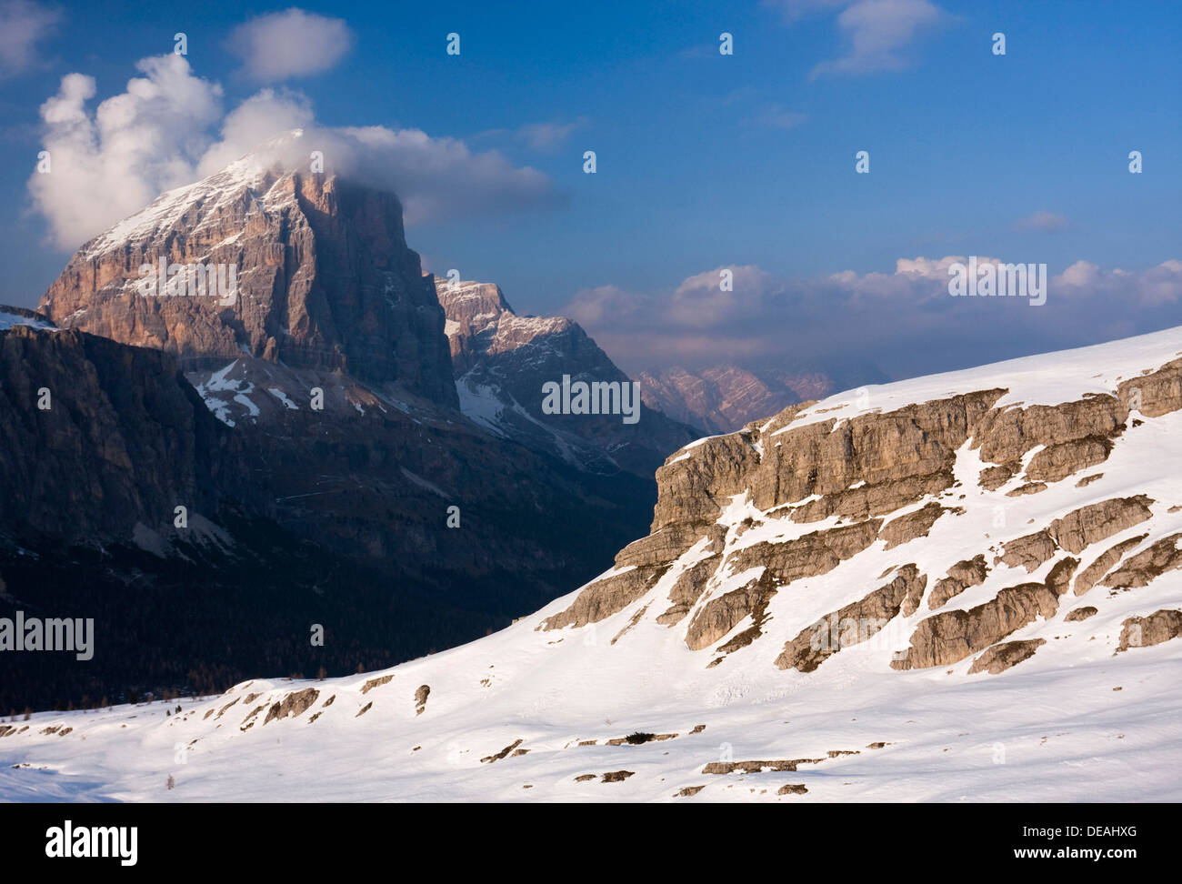 Tofana de Rozes Gipfel vom Passo di Falzarego pass, Dolomiten, Italien, Europa Stockfoto