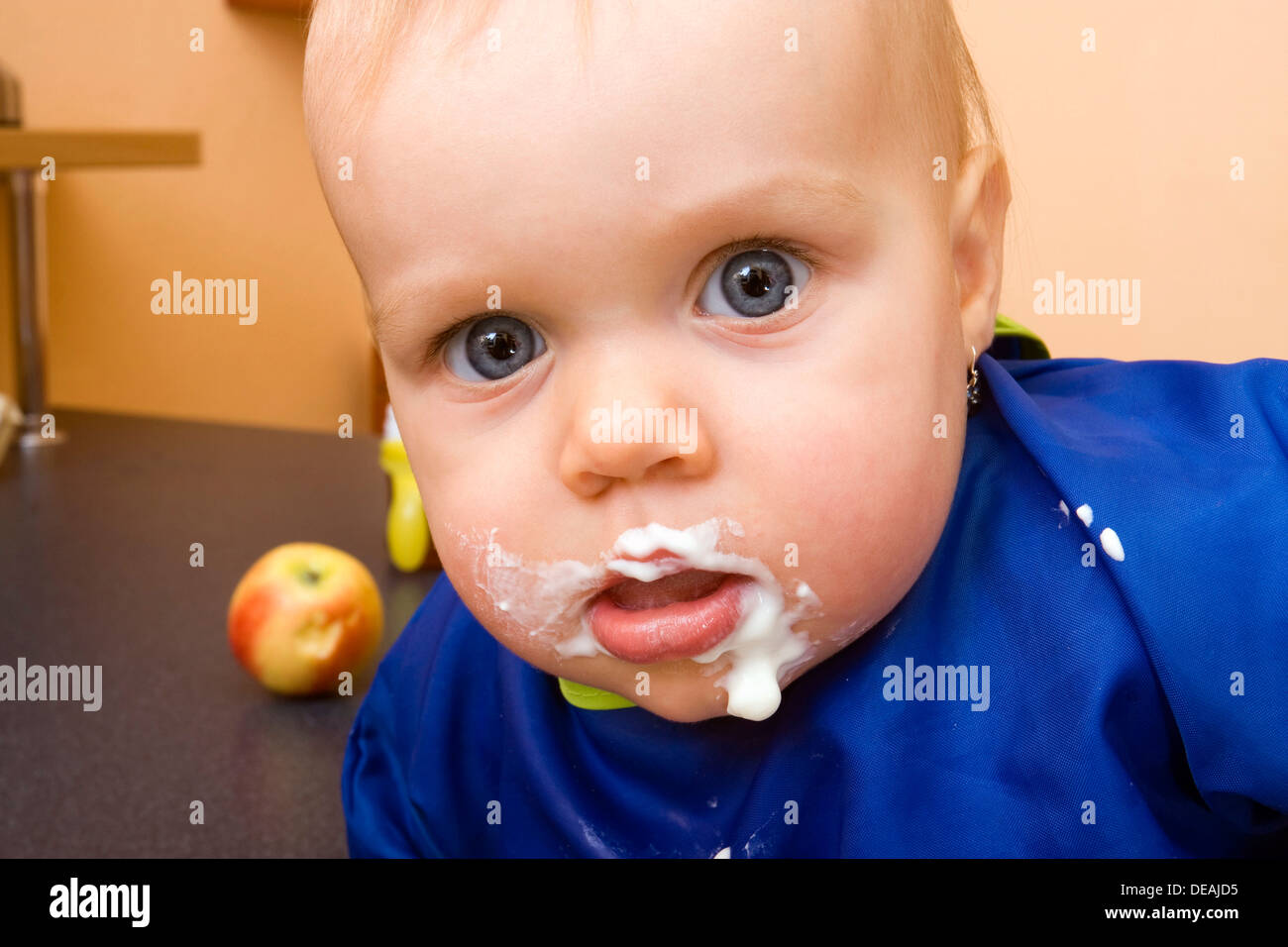 Baby, 1 Jahr, Essen Stockfoto