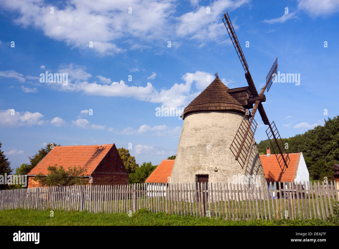 Windmühle in Kuzelov, Bezirk Hodonin, Bile Karpaty, weiße Karpaten, Schutzgebiet Landschaft, Moravia Stockfoto