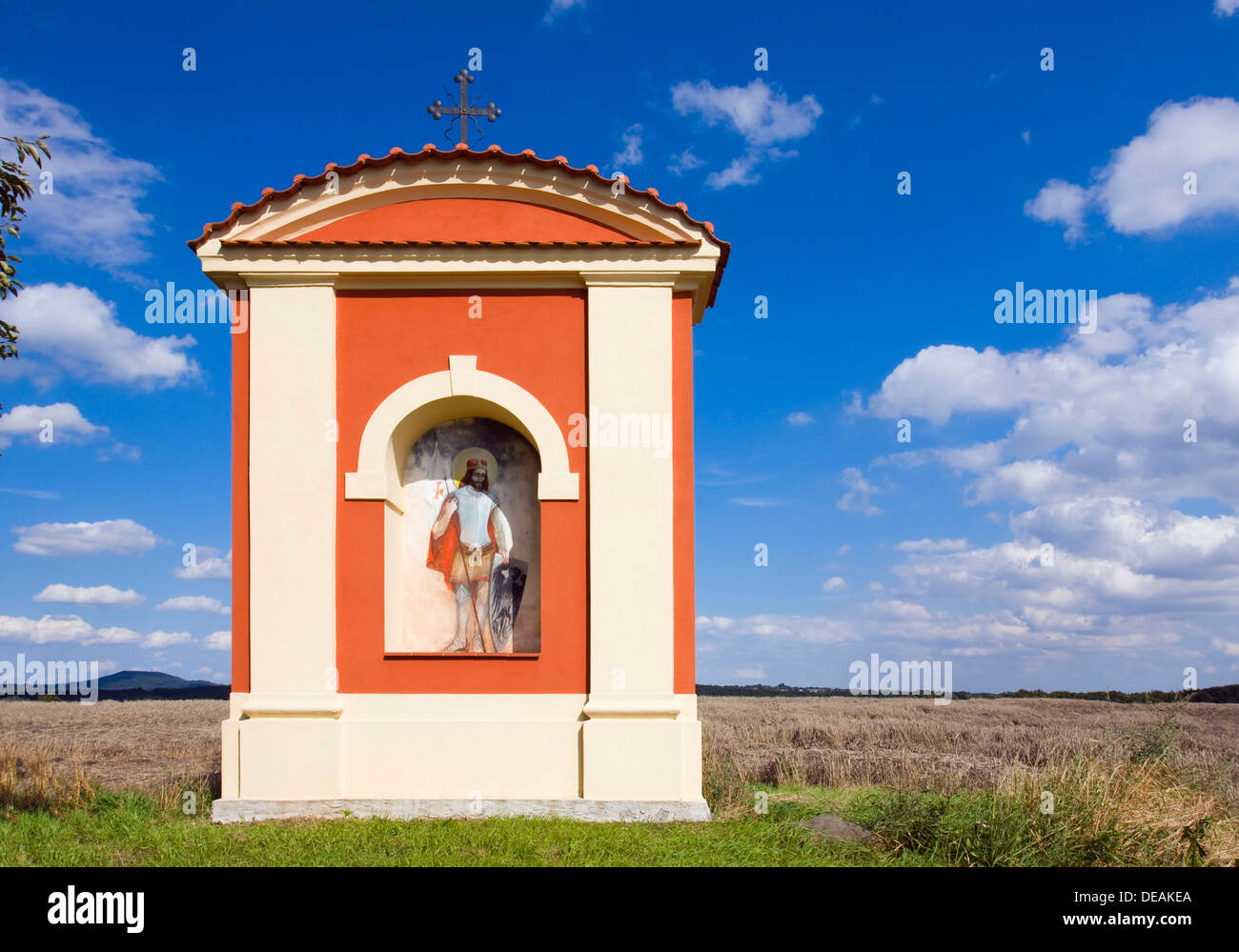 Kleine Kapelle in der Nähe von Melnik Jestrebice Kokorin, Bezirk, Region Stredocesky, Tschechische Republik, Europa Stockfoto