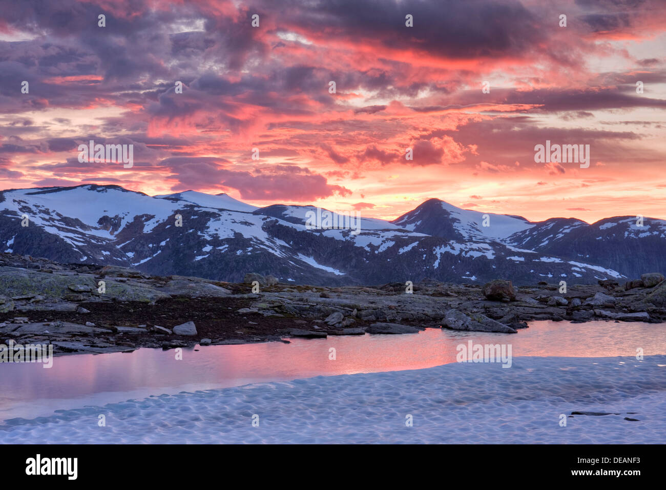 Berge über Blakkådal, Blakkadal Tal, Saltfjellet-Svartisen Nationalpark, Nordland Grafschaft, Norwegen, Skandinavien, Europa Stockfoto