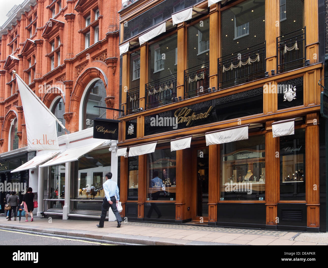 Londoner Mayfair Altbau mit luxuriösen Geschäften Stockfoto