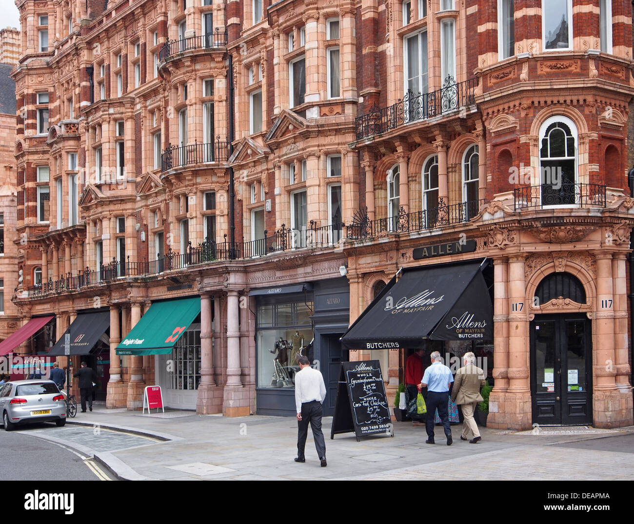 Londoner Mayfair Altbau mit luxuriösen Geschäften Stockfoto