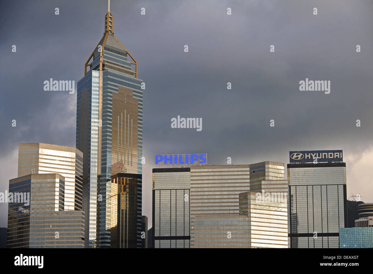 Das Central Plaza, einem modernen Wolkenkratzer auf die Skyline von Hong Kong. Stockfoto