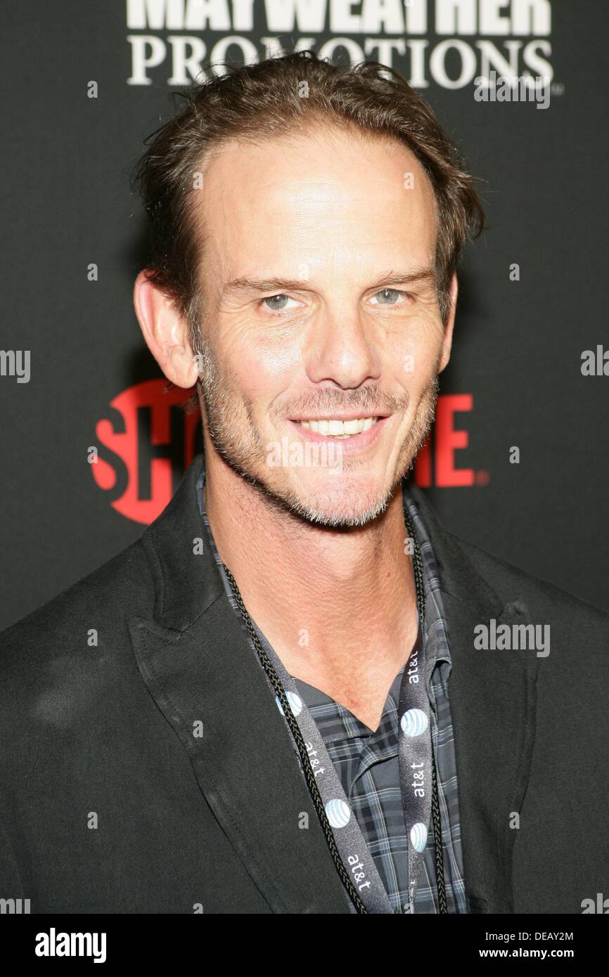 Peter Berg im Ankunftsbereich für Floyd Mayweather Jr. vs. Saul Canelo Alvarez vor dem Fight Party, MGM Grand Garden Arena, Las Vegas, NV 14. September 2013. Foto von: James Atoa/Everett Collection Stockfoto