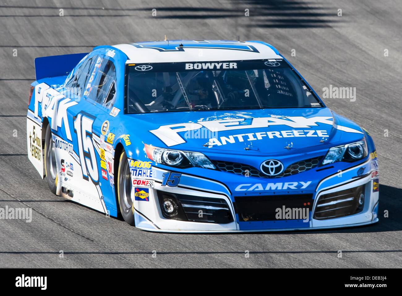 14. September 2013 - Joliet, IL, USA - Joliet, IL - SEP 14, 2013: Clint Bowyer (15) braucht, um die Strecke zu üben für die GEICO 400 auf dem Chicagoland Speedway in Joliet, IL. Stockfoto