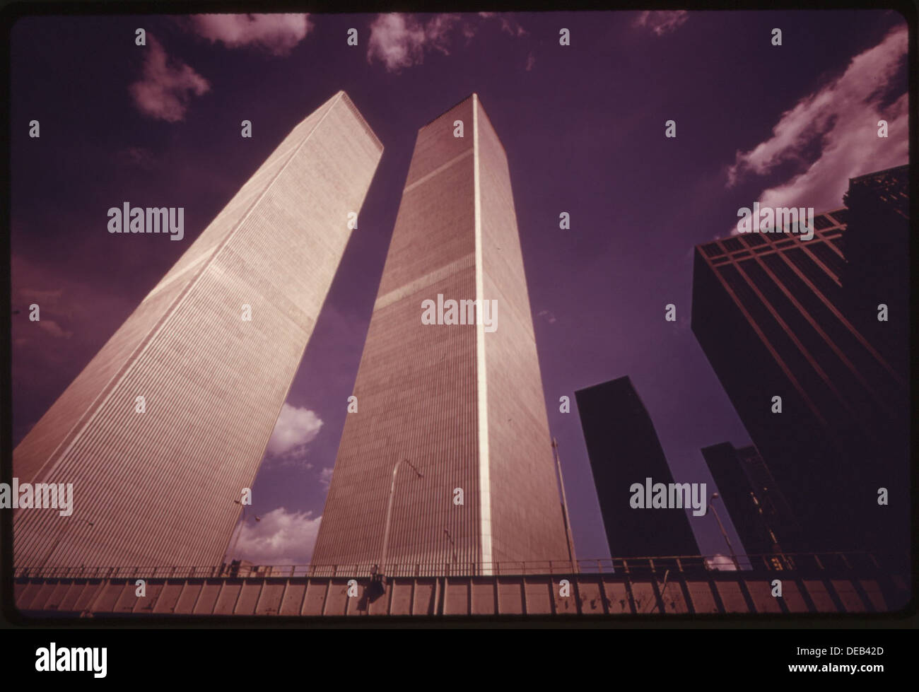 Blick auf das World Trade Center in New York City. Die ikonischen Zwillingstürme waren ein Symbol des amerikanischen Handels und der amerikanischen Architektur, bevor sie bei den Angriffen vom 11. September zerstört wurden. Stockfoto