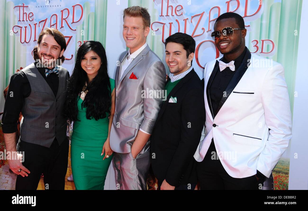 Los Angeles, CA. 15. September 2013. Pentatonix im Ankunftsbereich für 3D Premiere THE WIZARD OF OZ, TCL Chinese IMAX Theatre (ehemals Grauman), Los Angeles, CA 15. September 2013. © Dee Cercone/Everett Collection/Alamy Live-Nachrichten Stockfoto