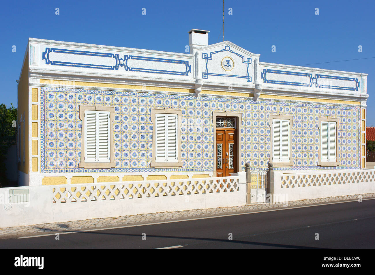 Typische Algarve Haus mit Azulejos dekorative Fliesen Algarve Portugal Stockfoto