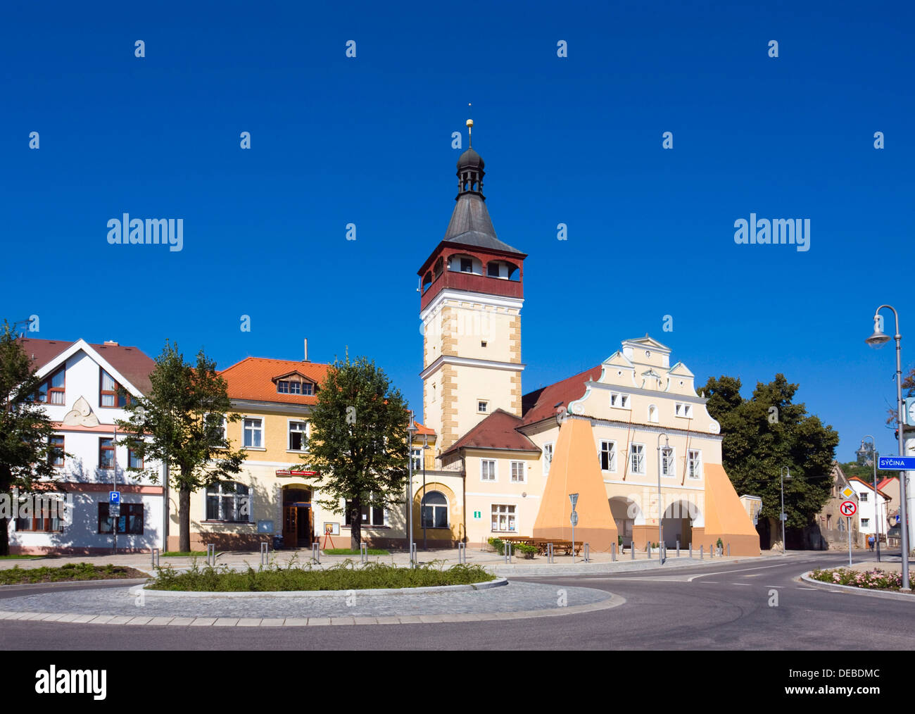 Marktplatz mit Rathaus, Dobrovice, Mlada Boleslav Bezirk, Region Stredocesky, Tschechische Republik, Europa Stockfoto