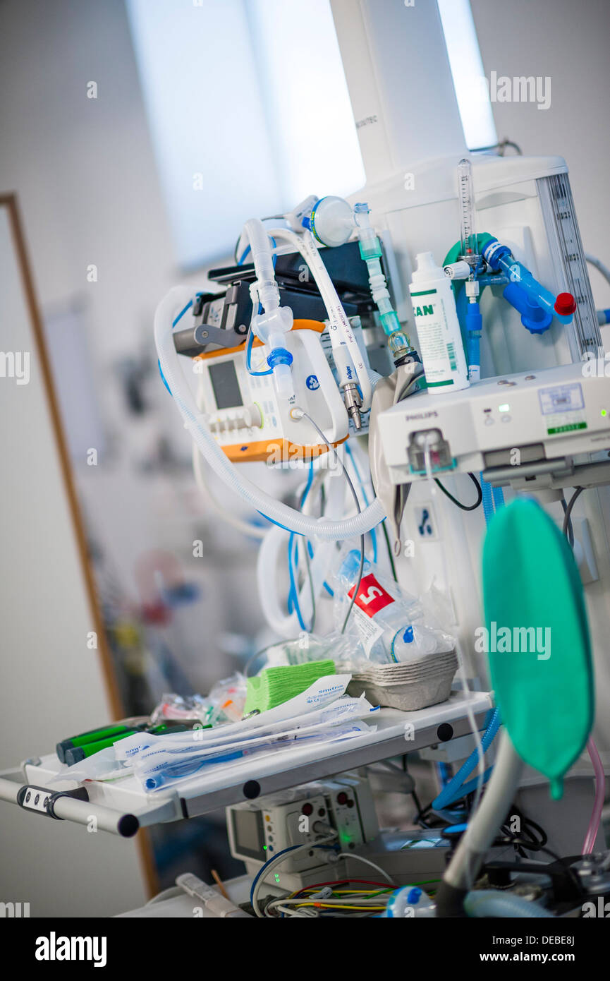 Medizinische Geräte in der Notaufnahme Abteilung eines nationalen Gesundheitsdienst NHS Krankenhaus., Wales UK Stockfoto
