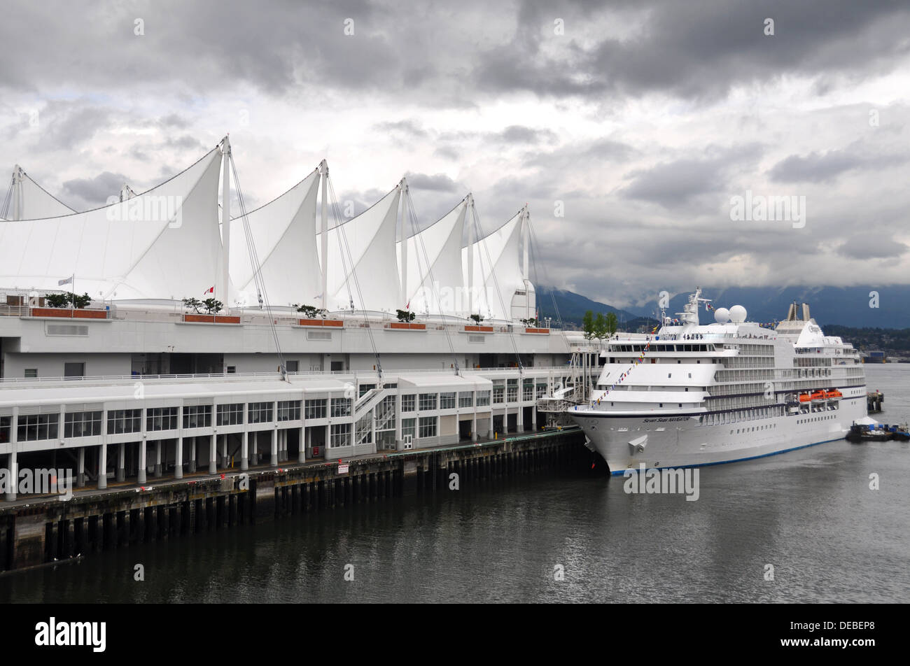 Kreuzfahrtschiff am Canada Place, Vancouver, Britisch-Kolumbien, Kanada Stockfoto