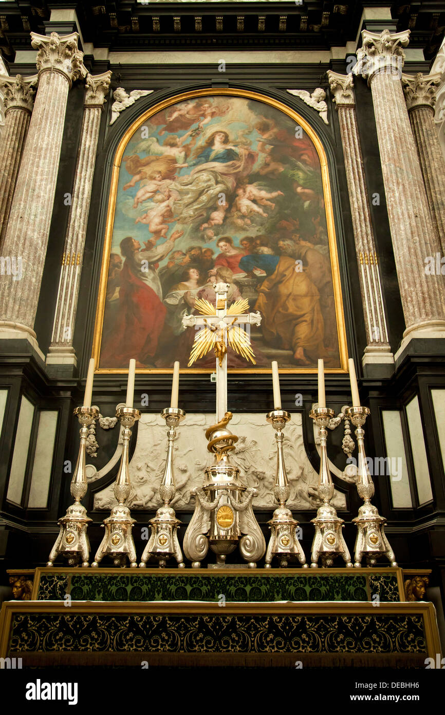 Kunst in der Onze-Lieve-Vrouwekathedraal (Kathedrale unserer lieben Frau) in Antwerpen, Belgien Stockfoto