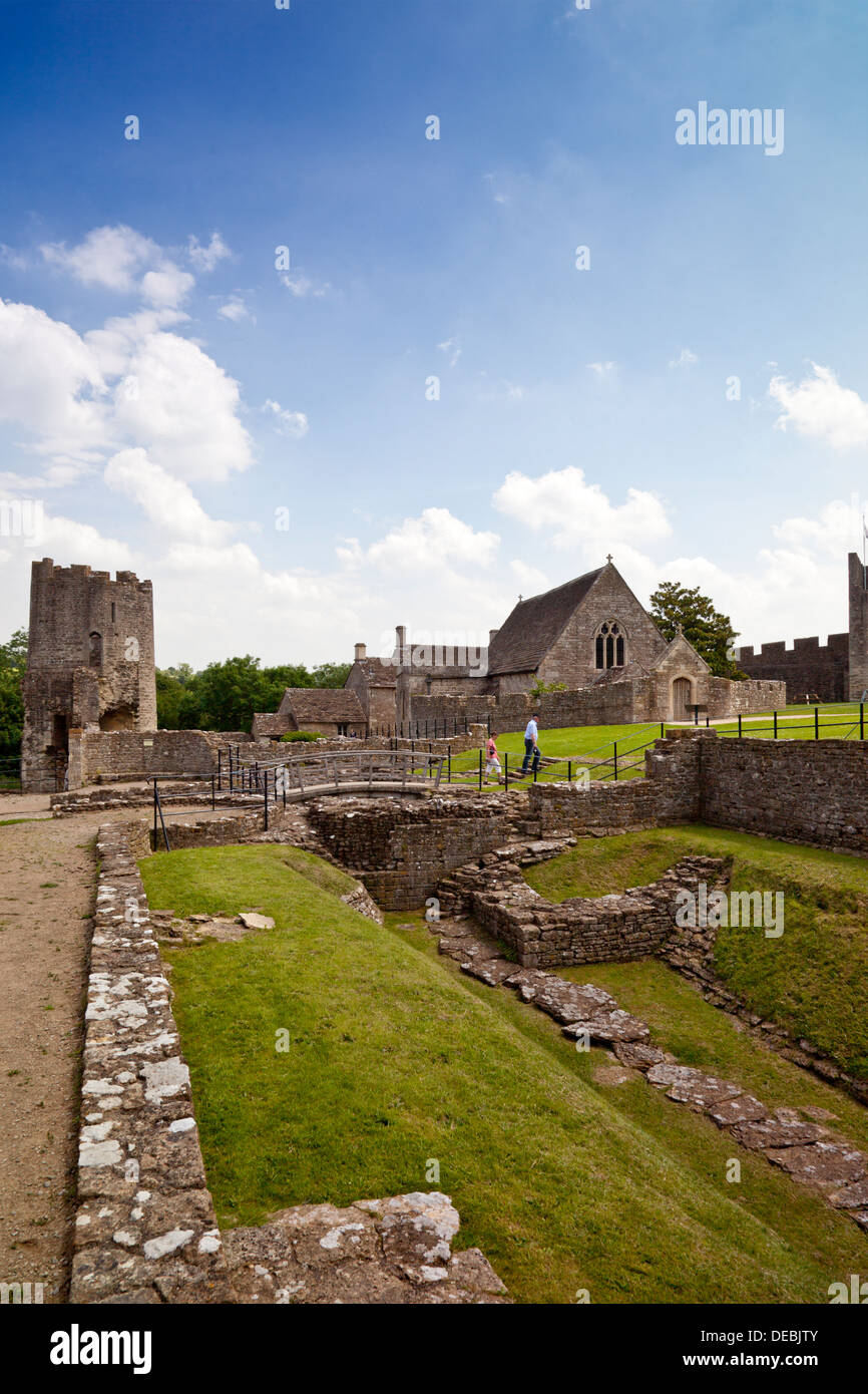 Die Süd-Ost-Turm, Kapelle und Barbican bleibt bei Farleigh Hungerford Castle, nr Bath, Somerset, England, UK Stockfoto