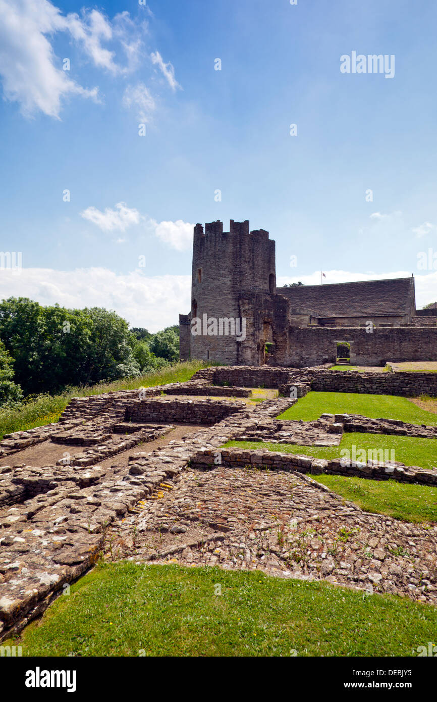 Die Süd-Ost-Turm und Reste der Ostflügel an Farleigh Hungerford Castle, nr Bath, Somerset, England, UK Stockfoto