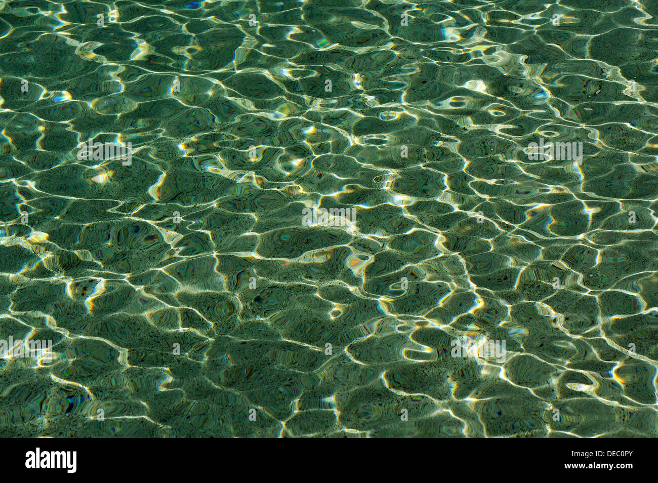 Reflexionen auf der Oberfläche des Meeres, Batbitim Insel, Raja Ampat, West Papua, Indonesien Stockfoto