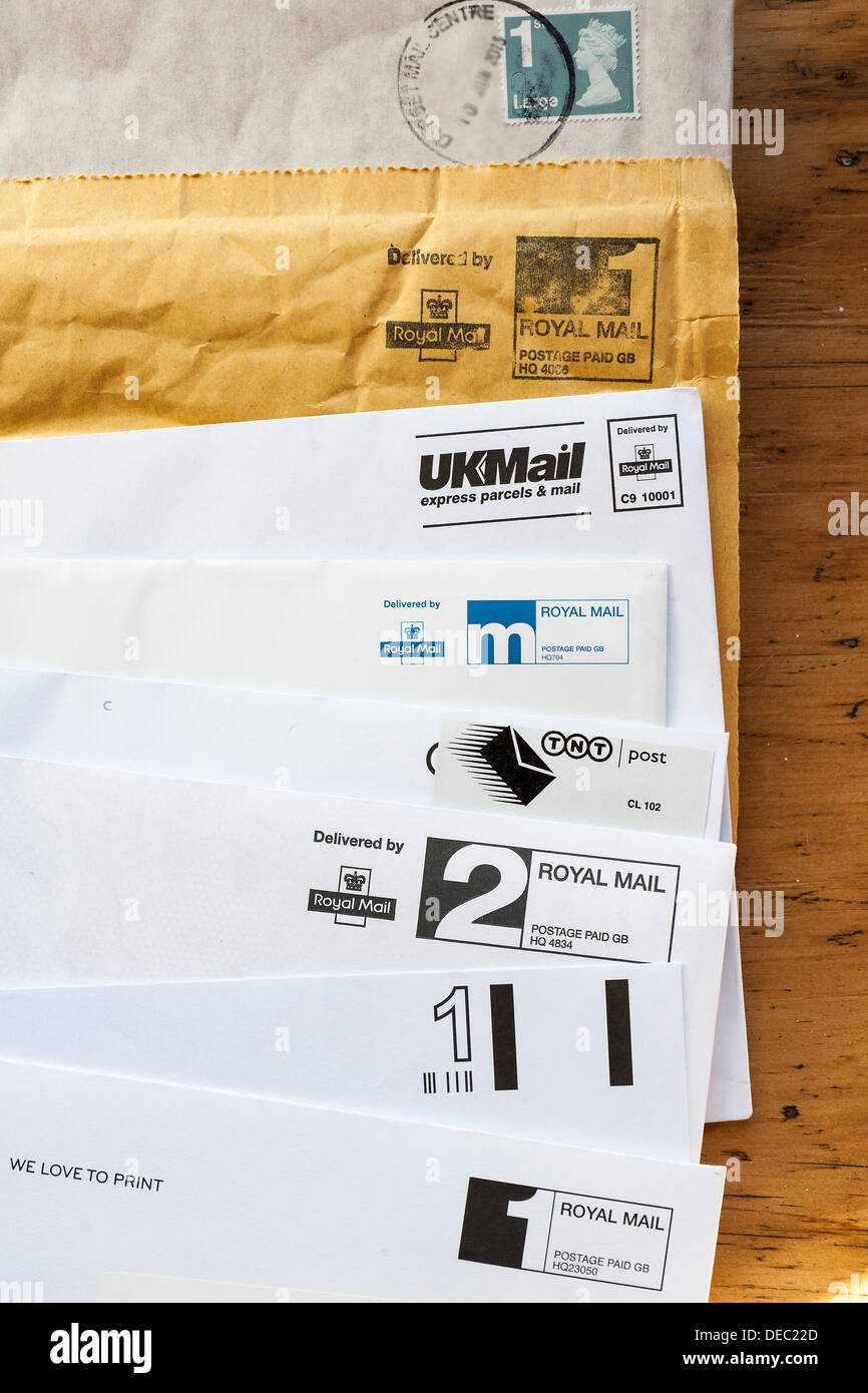 London, UK. 16. September 2013. Die Royal Mail-Flotation droht ebenso wie TNT Studien eine eigene Tür zu Tür service im Süden von London. Dies hat zu den Anbietern im Wettbewerb um Geschäftsbriefe zu liefern. London, UK, 16. September 2013 Credit: Guy Bell/Alamy Live-Nachrichten Stockfoto