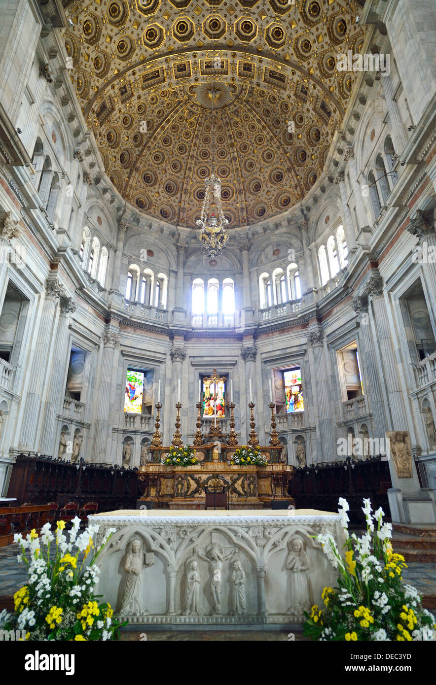 Interieur, Chor und Altar der Comer Dom, Kathedrale von Santa Maria Maggiore, Comer See, Lombardei, Italien Stockfoto