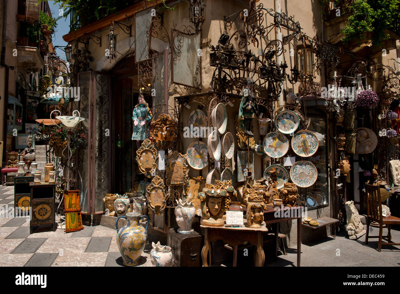 Antik shop in der Corso Umberto in Taormina, Sizilien, Italien Stockfoto