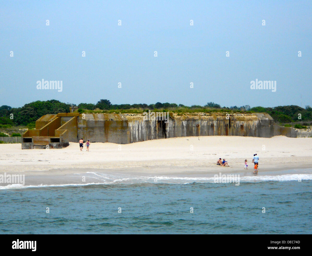 Batterie 223 in Cape May County, New Jersey (in der Nähe von Cape May Point) aus dem Meere betrachtet. Auf dem NRHP Stockfoto