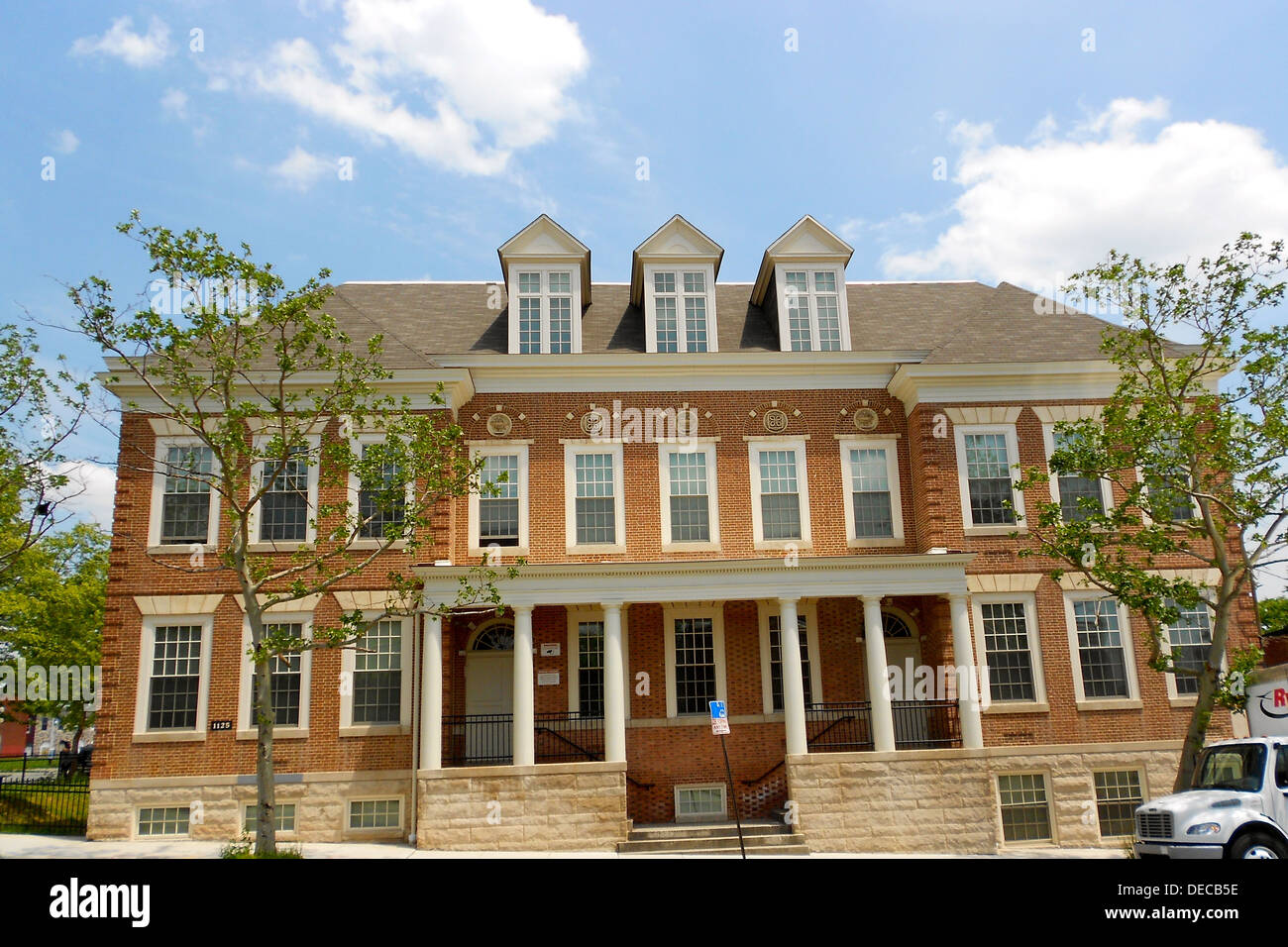 Die Public School No. 37 in Baltimore, Maryland, ist seit 1979 im National Register of Historic Places (NRHP) eingetragen. Diese historische Schule repräsentiert das Bildungs- und Architekturerbe der Gegend. Stockfoto