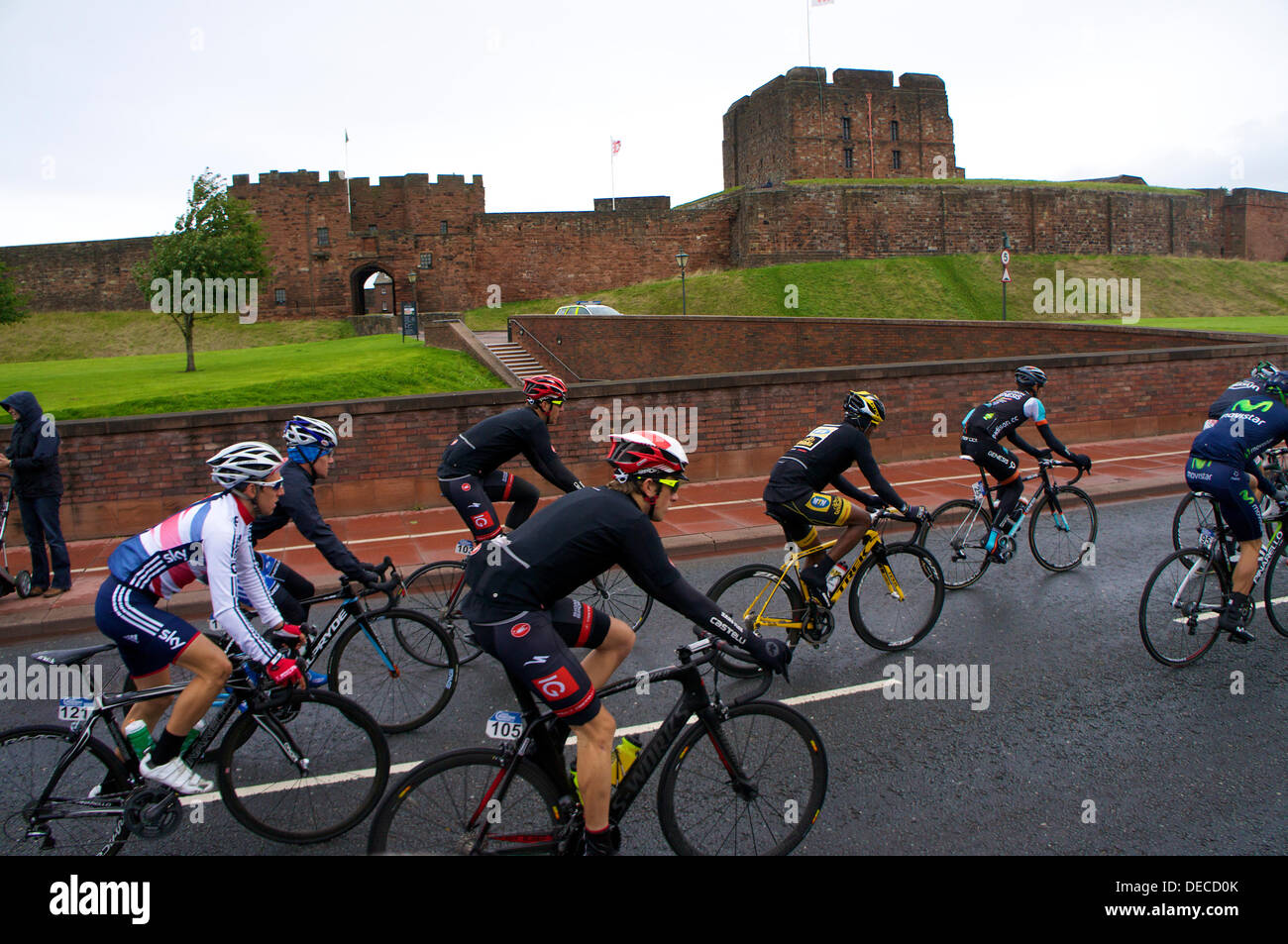 Carlisle, UK. 16. September 2013. Das Radrennen Tour of Britain beginnt in Carlisle mit klimatischen Bedingungen von Regen und starkem Wind. Bildnachweis: Andrew Findlay/Alamy Live-Nachrichten Stockfoto