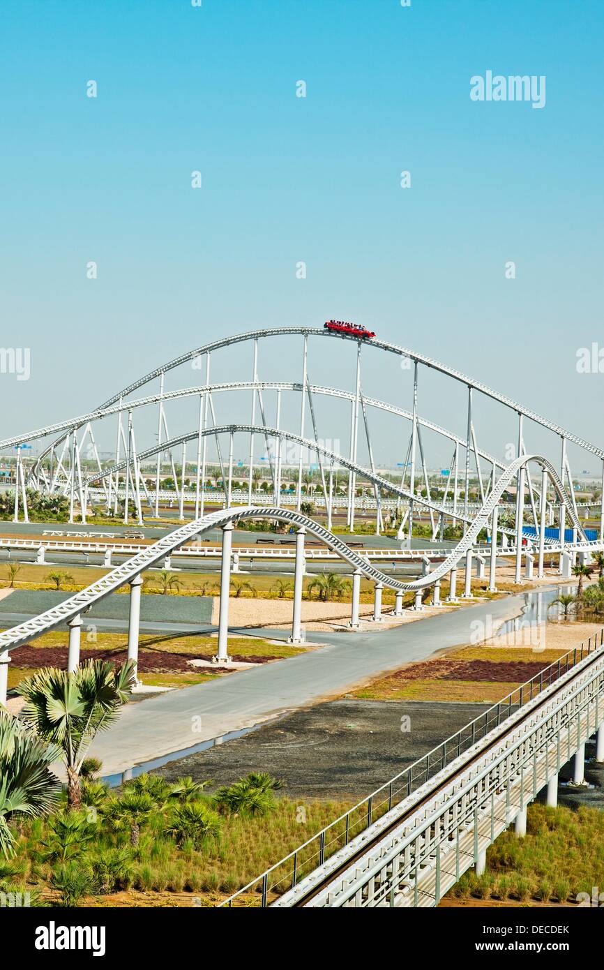 Besucher Weltweit Schnellste Achterbahn Formula Rossa Bei Ferrari World Abu Dhabi Vereinigte Arabische Emirate Naher Osten Reiten Stockfotografie Alamy