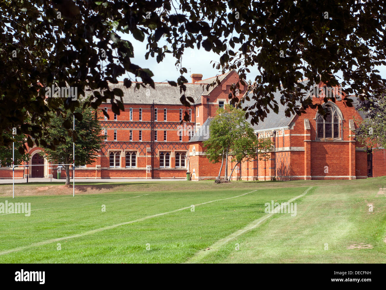 exeter Schule,Spielfelder,IF,Red Brick,Privatschulbildung, Bildung, Wahl, staatliche Schule, Lernen, Kontraste, Einzelnes Wort, Stockfoto