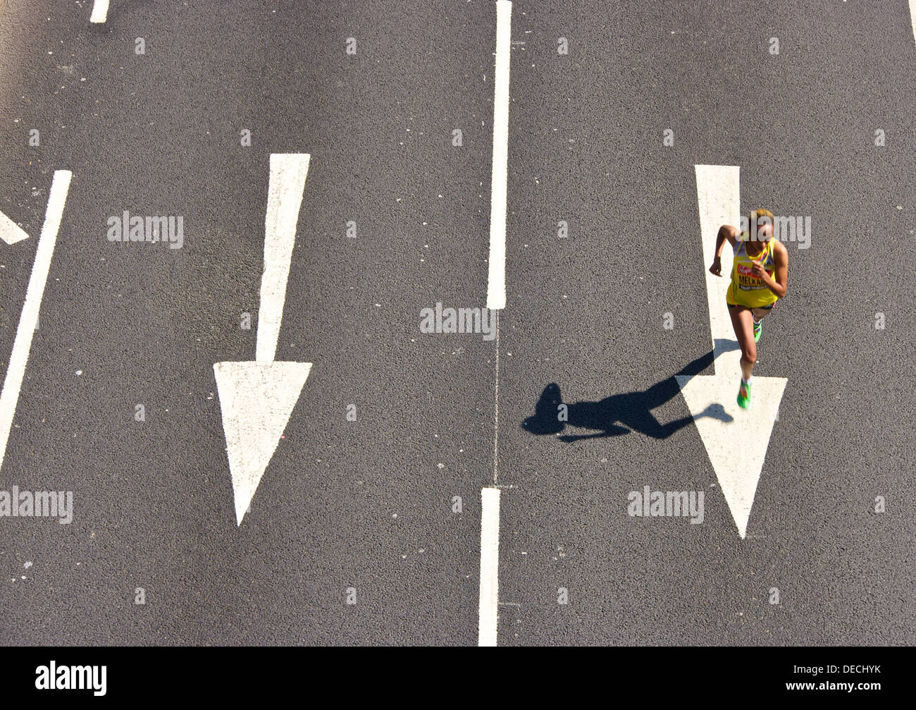 Elite Frauen Meselech Melkamu eine 28 Jahre alte äthiopische Platz 5 in London 2013 Marathon in 3 Stunden 25 Minuten 46 Sekunden Stockfoto