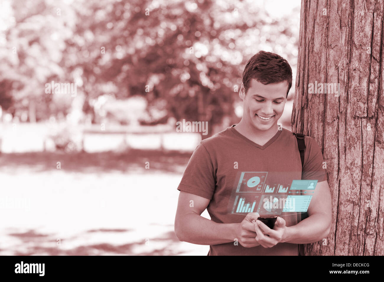 Glücklich gut aussehend Student mit seiner digitalen smartphone Stockfoto