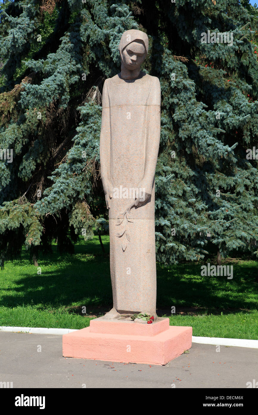 Weinende Mutter am Memorial Park in Kolomna, Russland Stockfoto