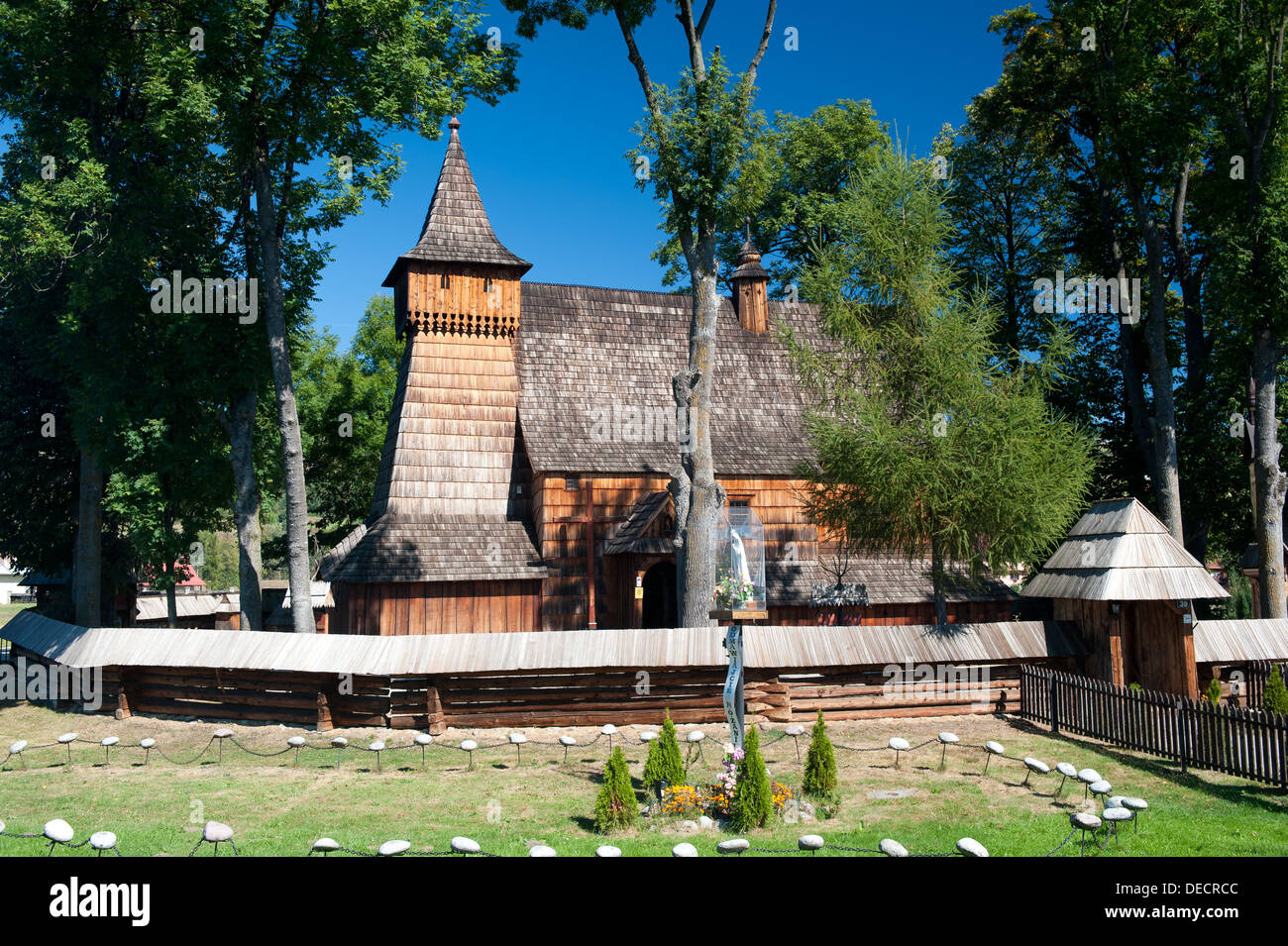 Kirche St. Michael Archangel (15. Jh.) in Debno, Polen Woiwodschaft, Kleinpolen, Gmina Nowy Targ, Nowy Targ County Stockfoto