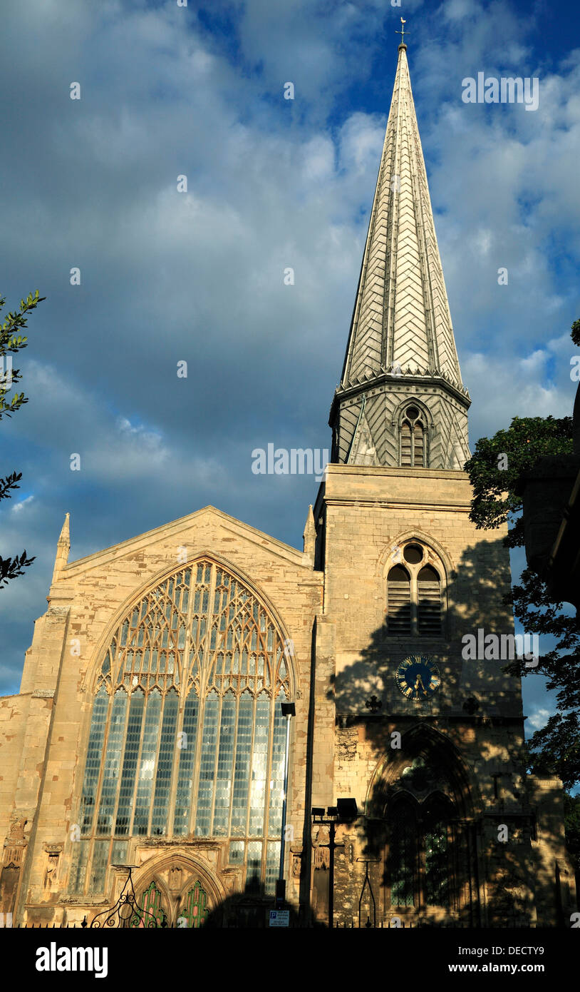 Kings Lynn, St.-Nikolaus Kapelle, Turm und Spire Norfolk, England, UK Englisch Kapellen, Kirchen, Kirche Turmspitzen, Westfenster Stockfoto