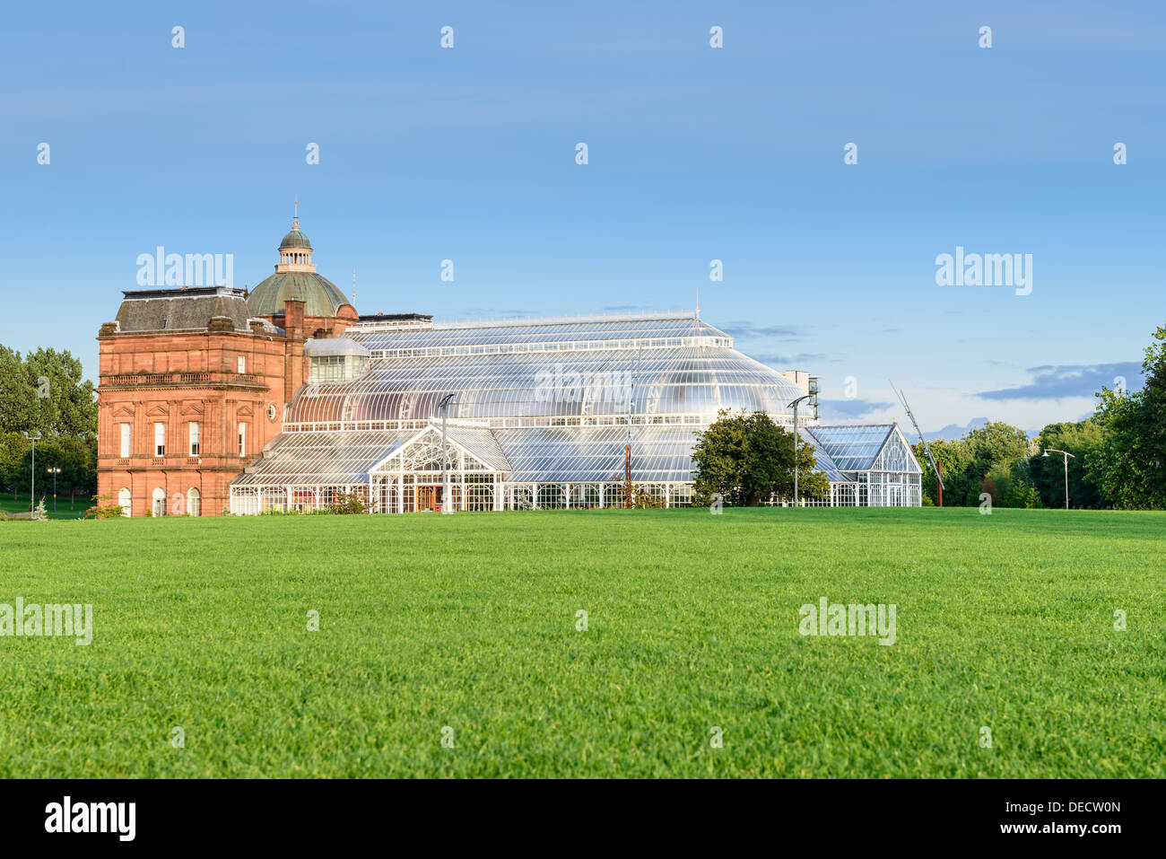 Der Palast und Wintergärten in Glasgow, Schottland ist ein Museum und ein Gewächshaus befindet sich in Glasgow Green Stockfoto