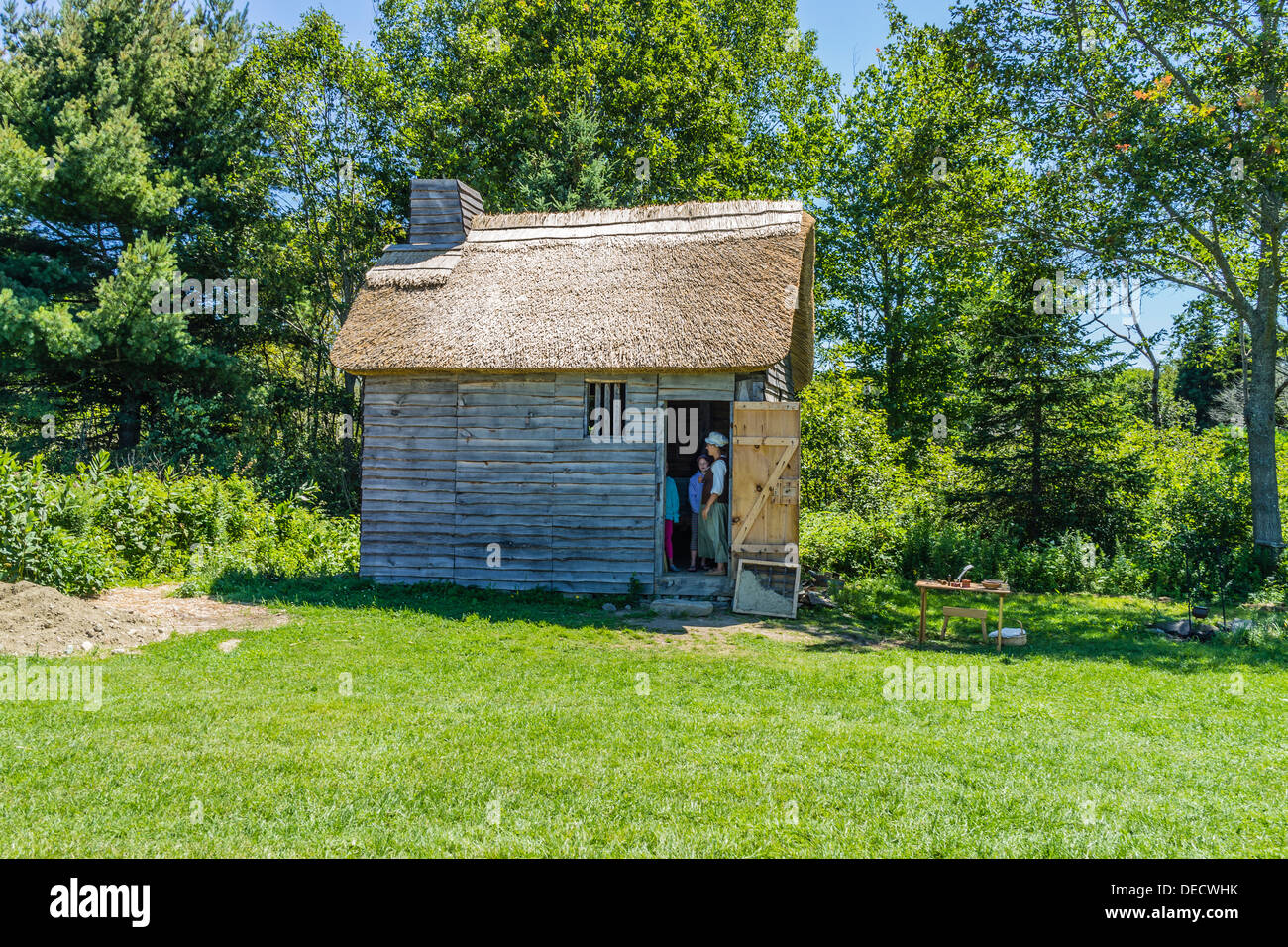 Eine Replik eines normalen ein-Zimmer-Hauses, das Menschen, die auf oder in der Nähe von Fort Frederick/Fort William Henry, Maine untergebracht haben würde. Stockfoto