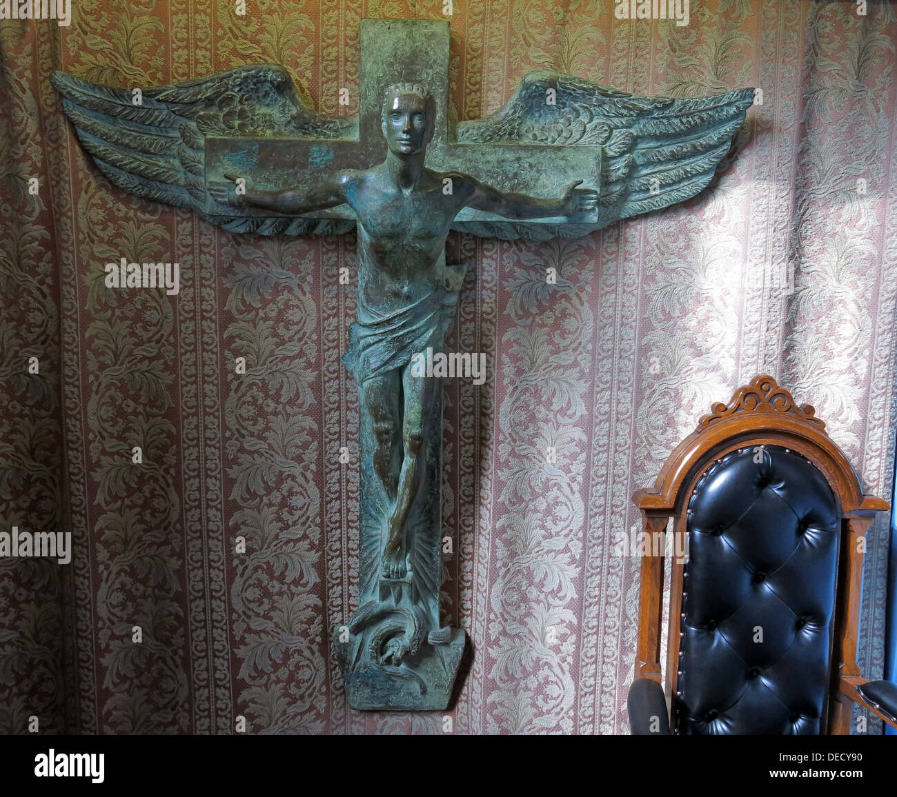 Bronze Crucifix Art im Canongate Kirk, Edinburgh, Altstadt, 153 Canongate, Edinburgh, Midlothian, Schottland, Großbritannien, EH8 8BN Stockfoto