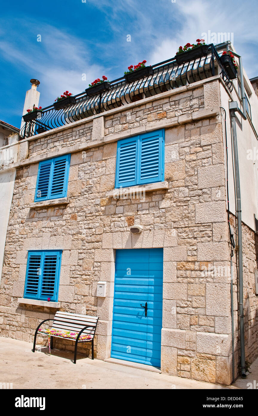 Schön restauriert ein altes Steinhaus, Vela Luka, Insel Korcula, Kroatien Stockfoto