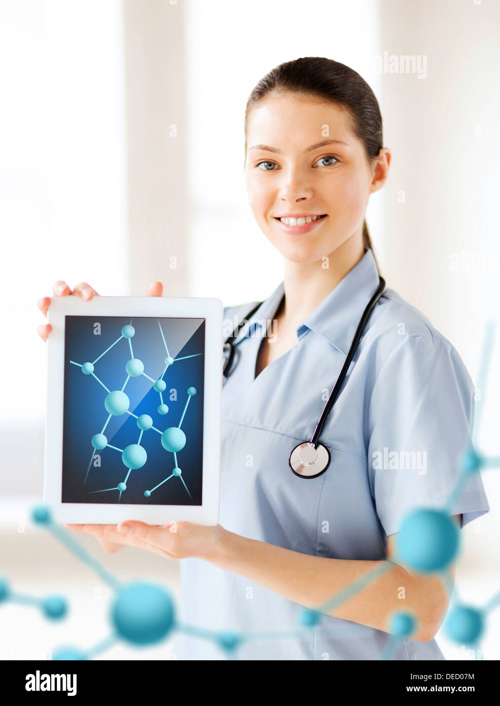Ärztin mit TabletPC und Moleküle Stockfoto
