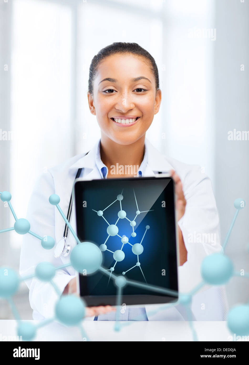 Afrikanische Ärztin mit TabletPC und Moleküle Stockfoto
