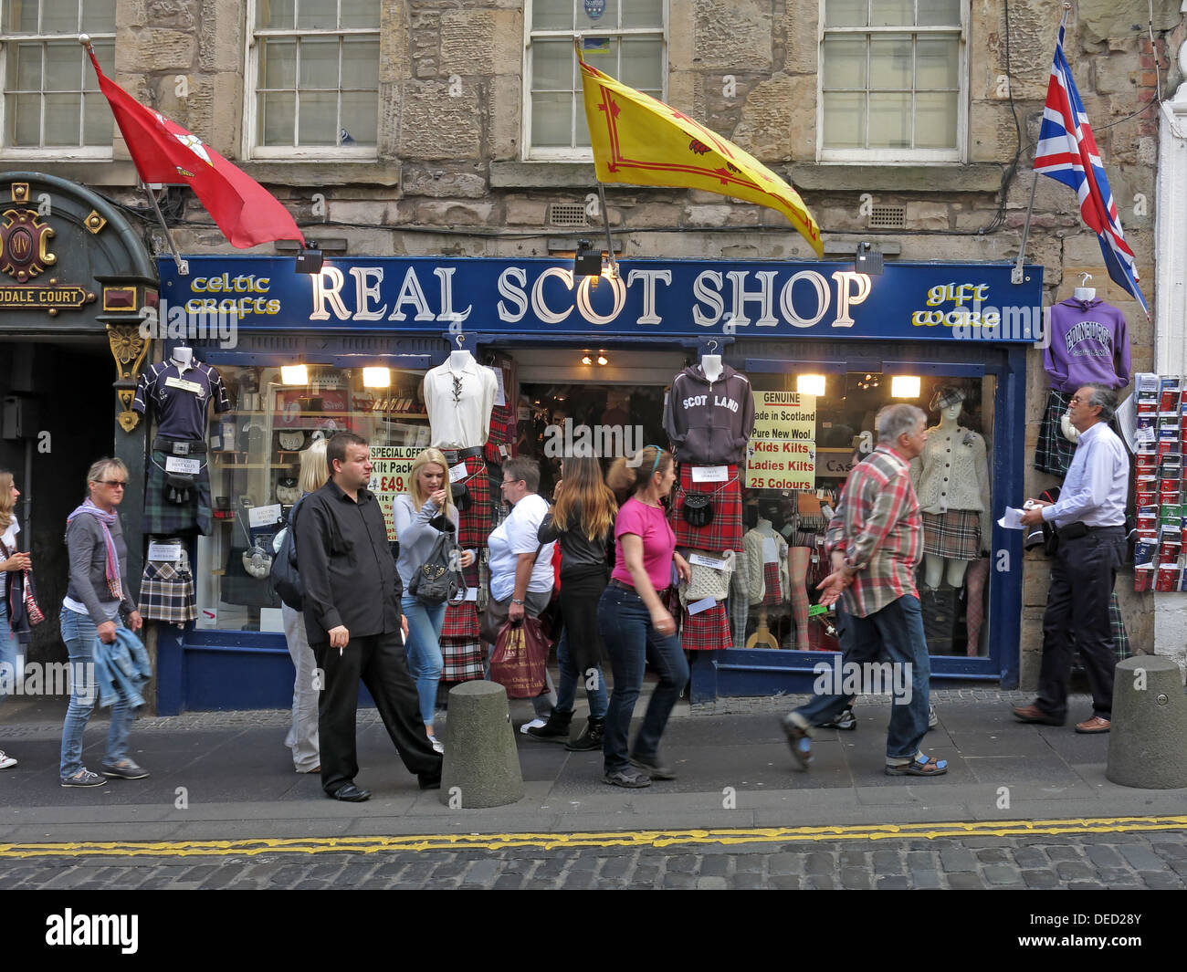 Celtic Crafts echter Schotte Shop Royal Mile Edinburgh Schottland Stockfoto
