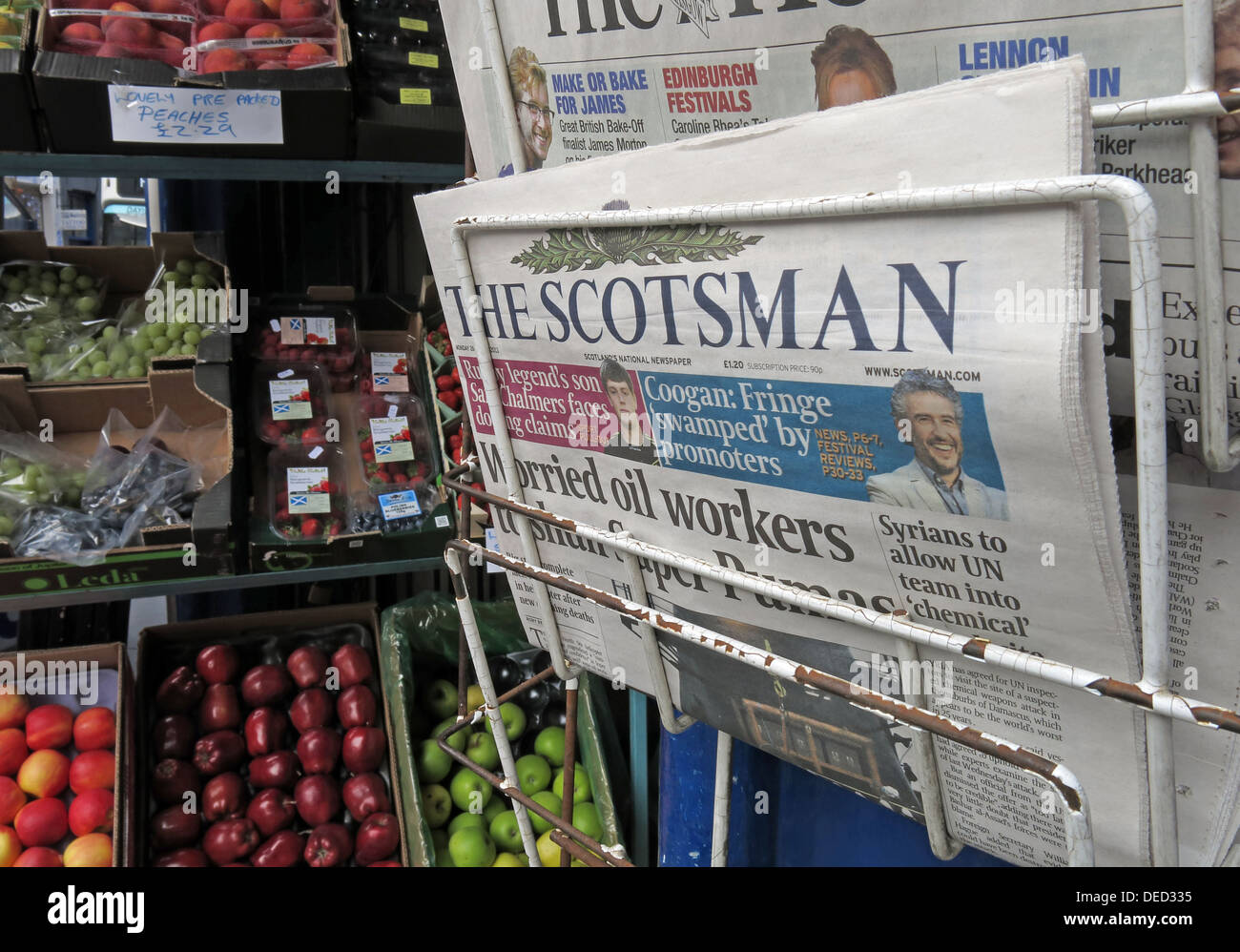 Die Zeitung The Scotsman auf Verkauf in Edinburgh, Schottland Stockfoto